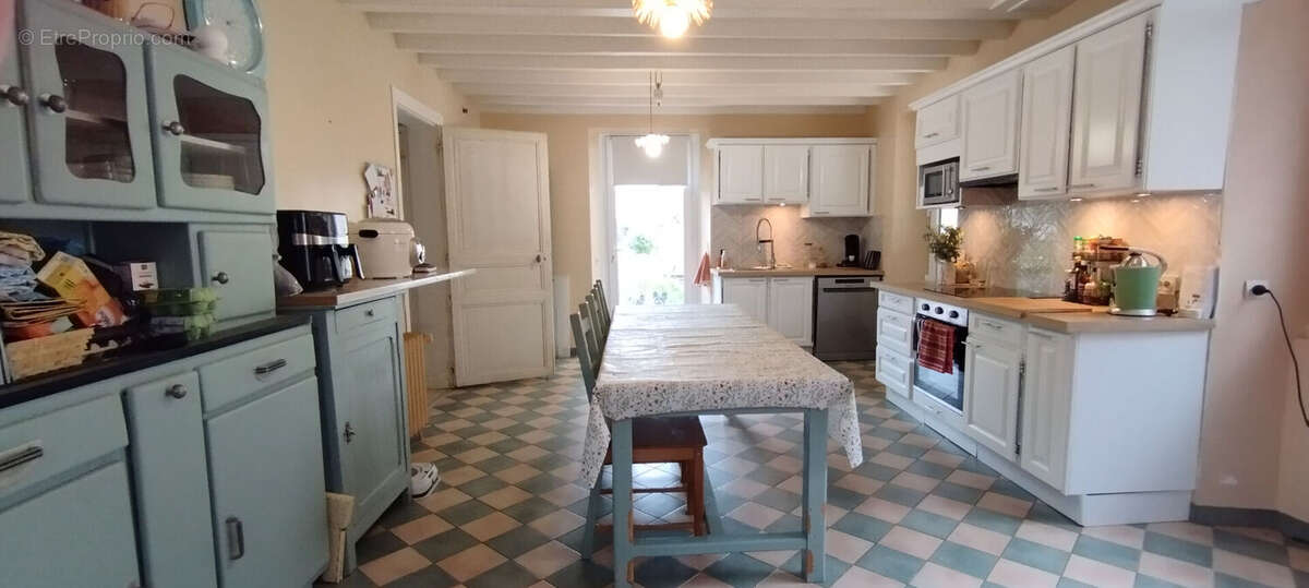 Maison à AZAY-LE-FERRON