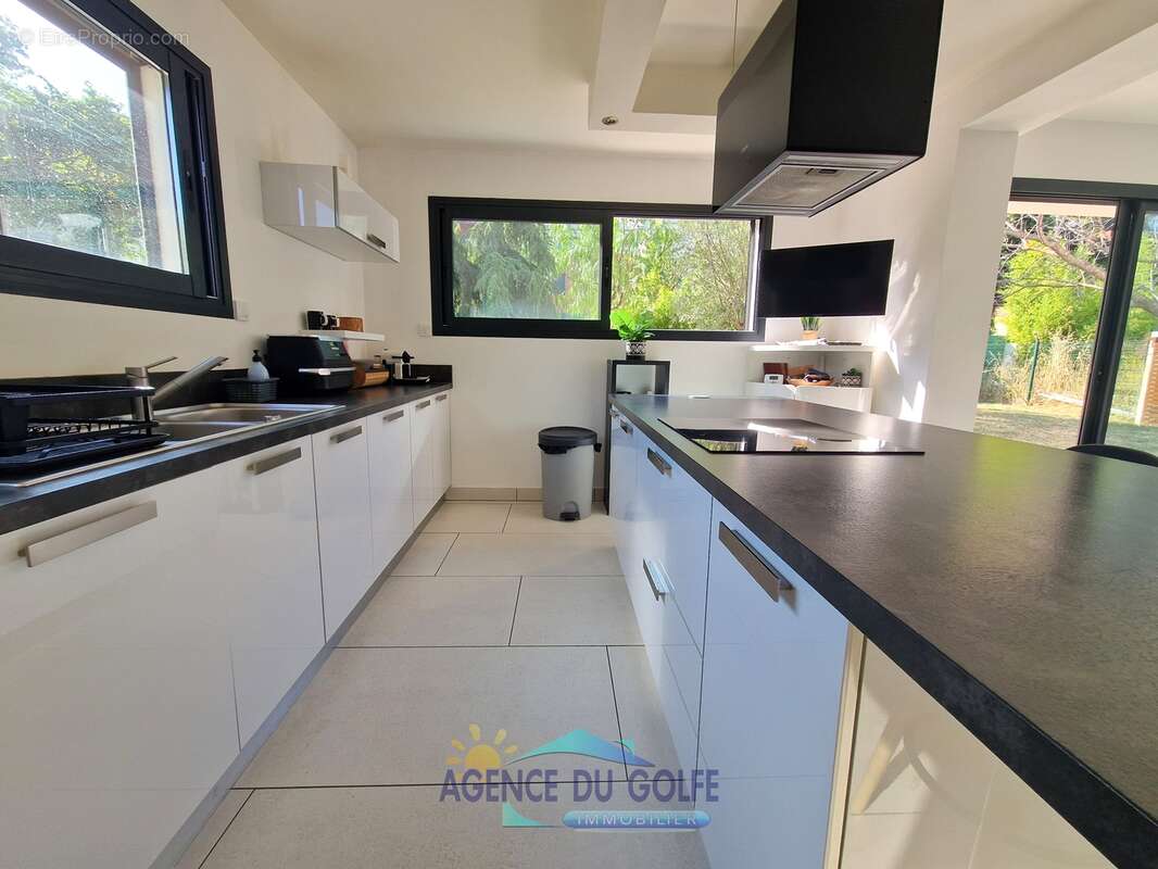 Villa contemporaine T 5 avec piscine sur 1792 m² de terrain - photo 11