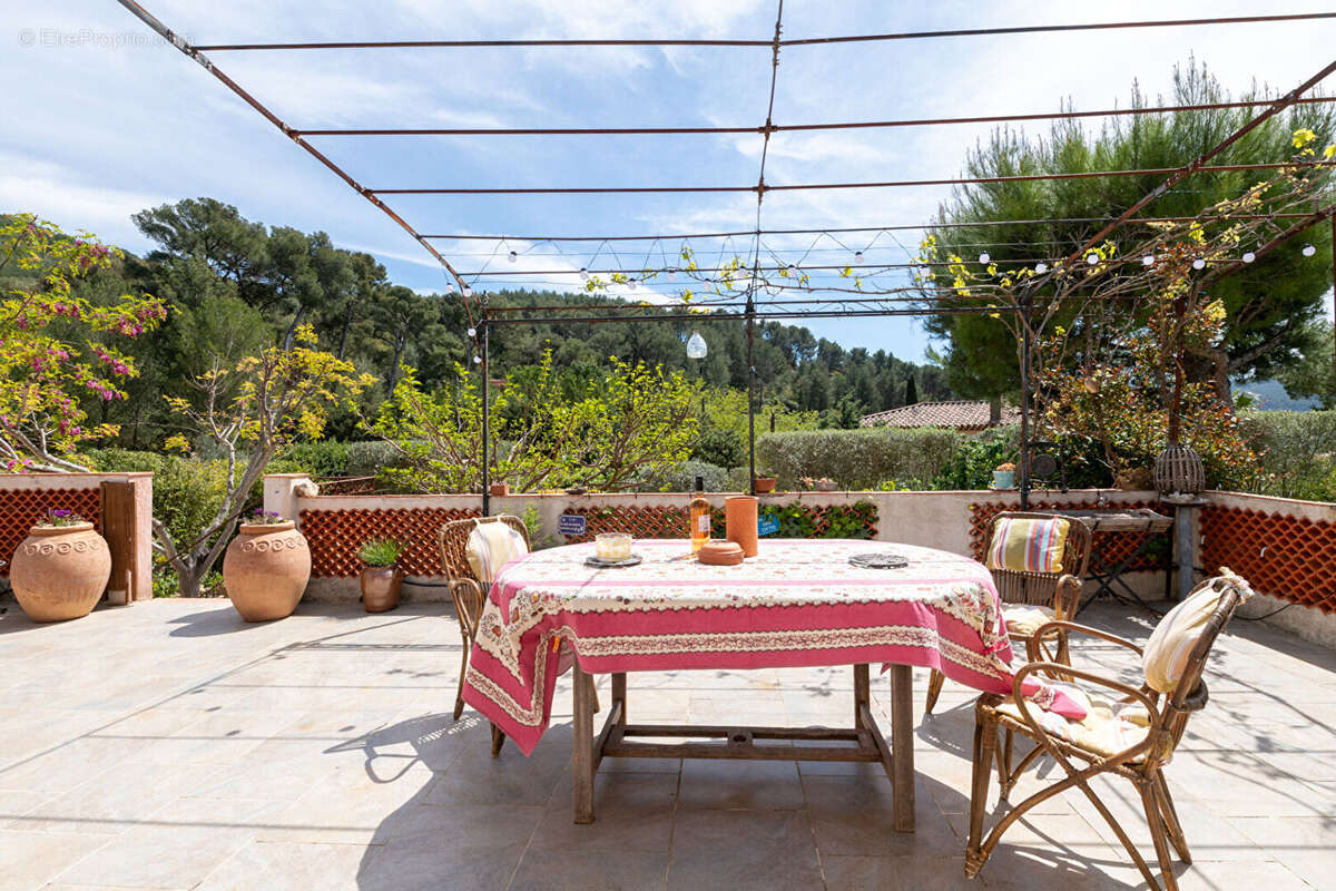 Maison à CUGES-LES-PINS