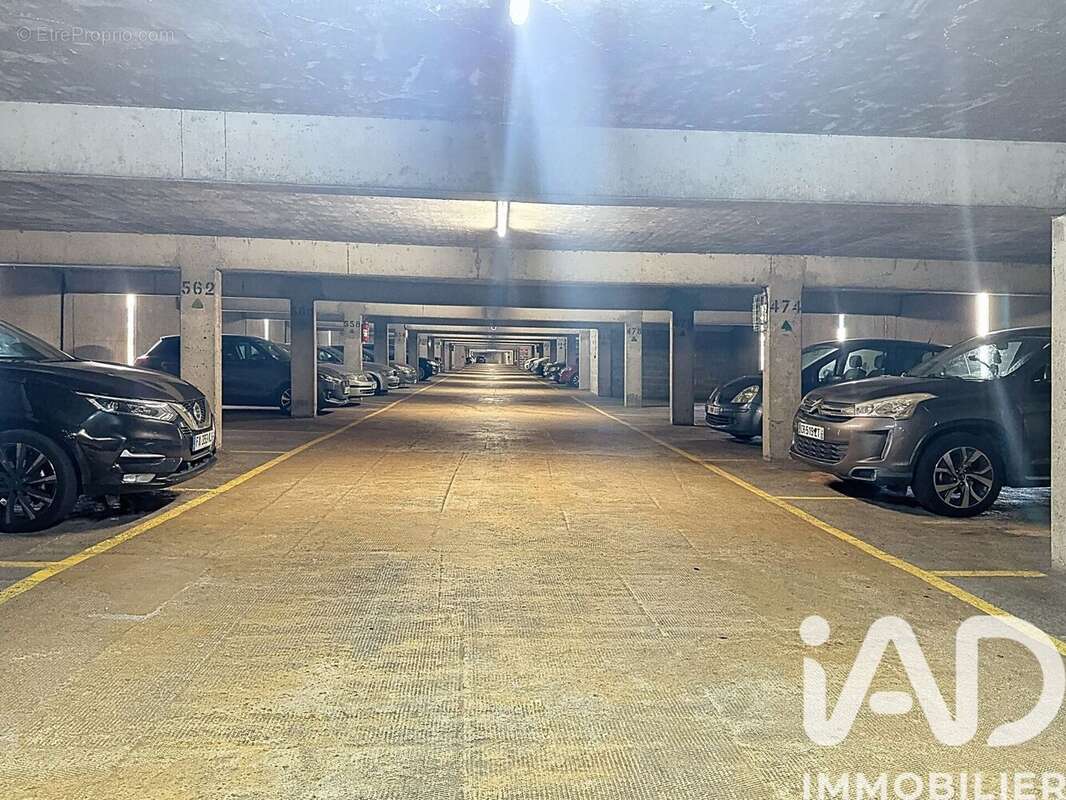 Photo 3 - Parking à LES MUREAUX
