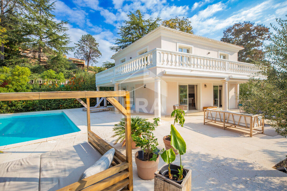 Maison à LA ROQUETTE-SUR-SIAGNE