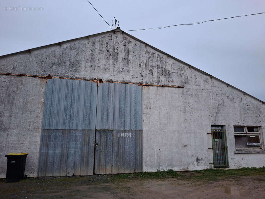 Maison à SAINT-CYR-DU-DORET