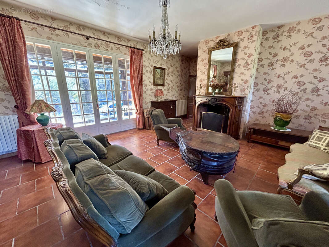 Maison à VILLEMOUSTAUSSOU