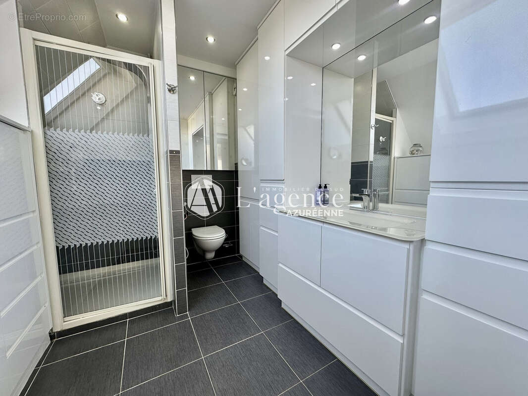 Appartement à SAINT-LAURENT-DU-VAR
