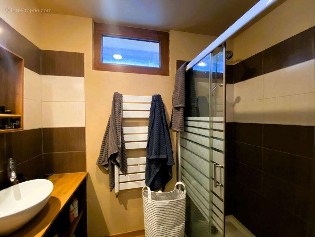 Maison à LE PUY-SAINTE-REPARADE