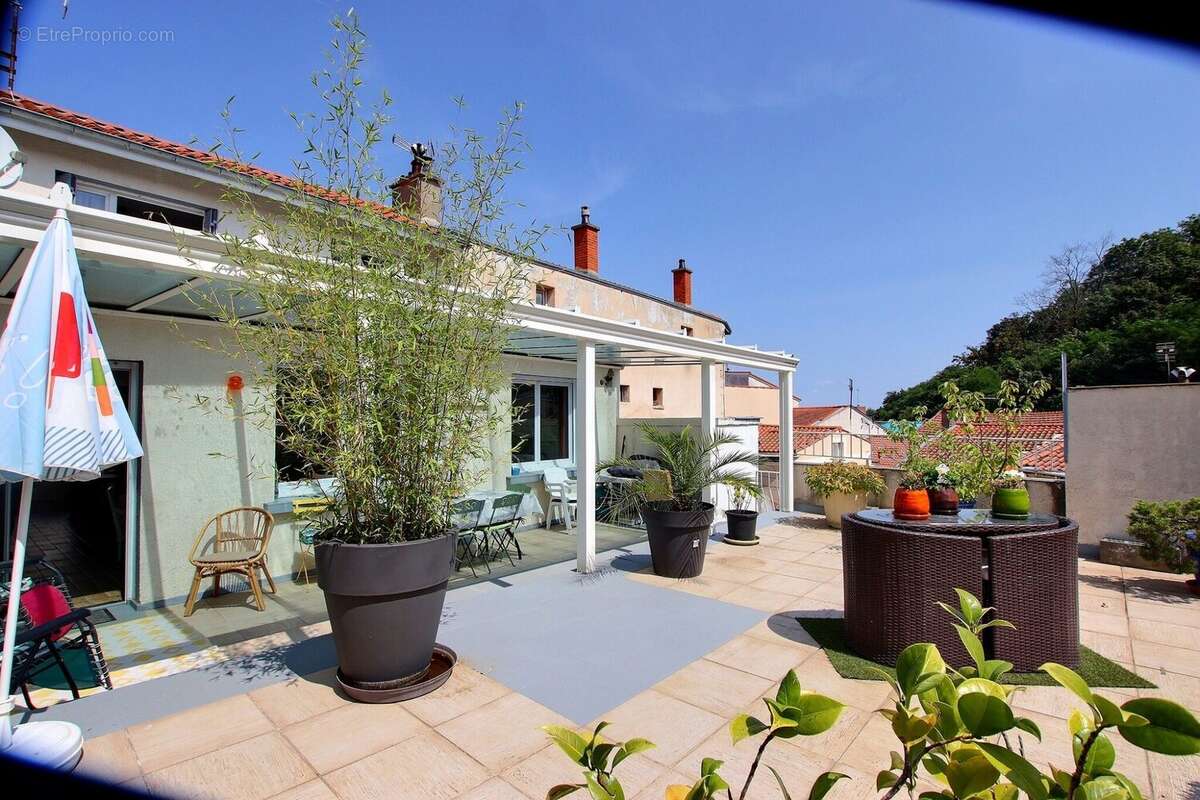 Appartement 147 m² à Royat  - photo 2