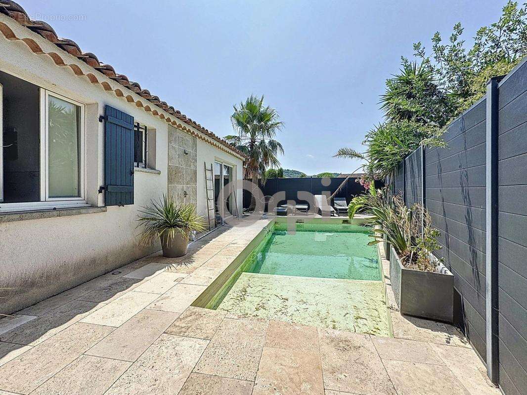 Maison à ROQUEBRUNE-SUR-ARGENS