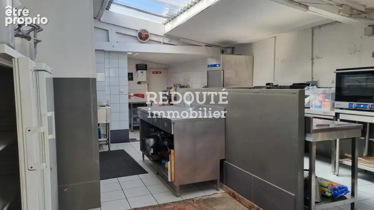 Murs à vendre d'un local commercial avec maison privative - photo 2