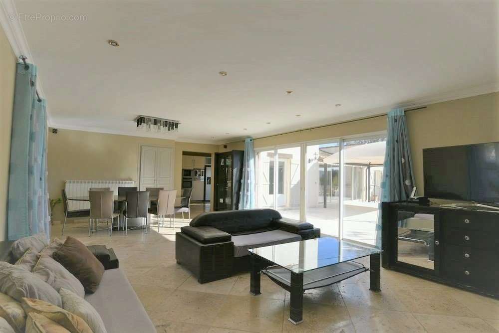 Maison à MONTAUROUX