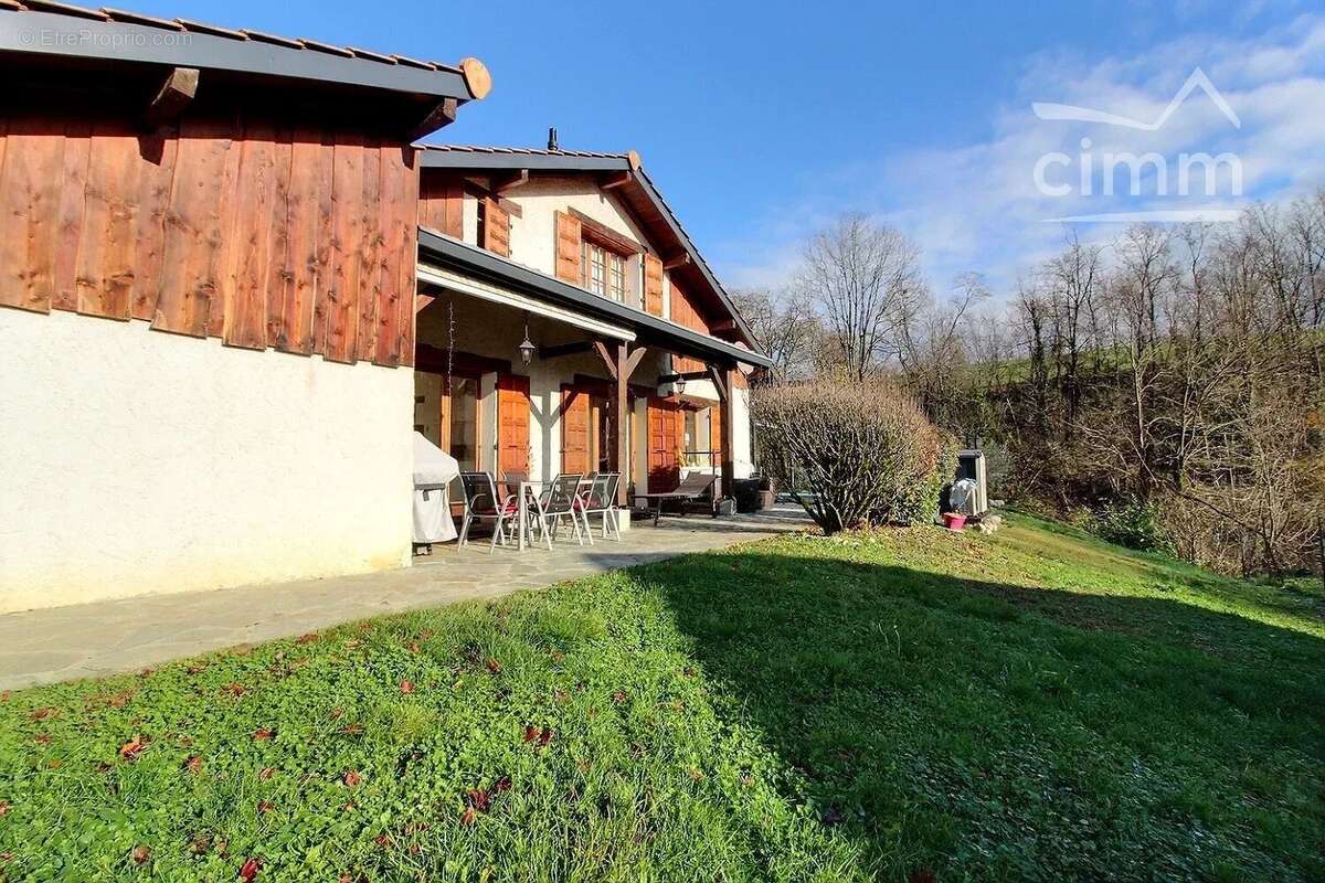 Maison à SAINT-VINCENT-DE-MERCUZE