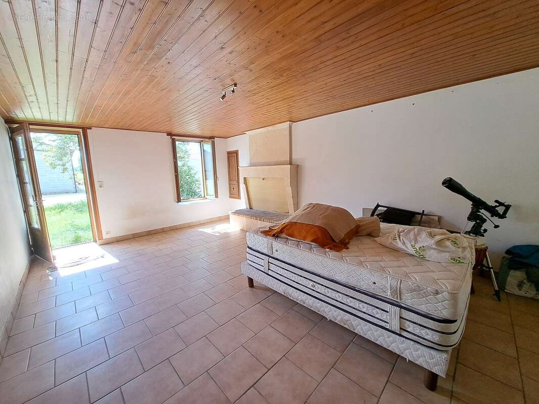 Maison à BAIGNES-SAINTE-RADEGONDE