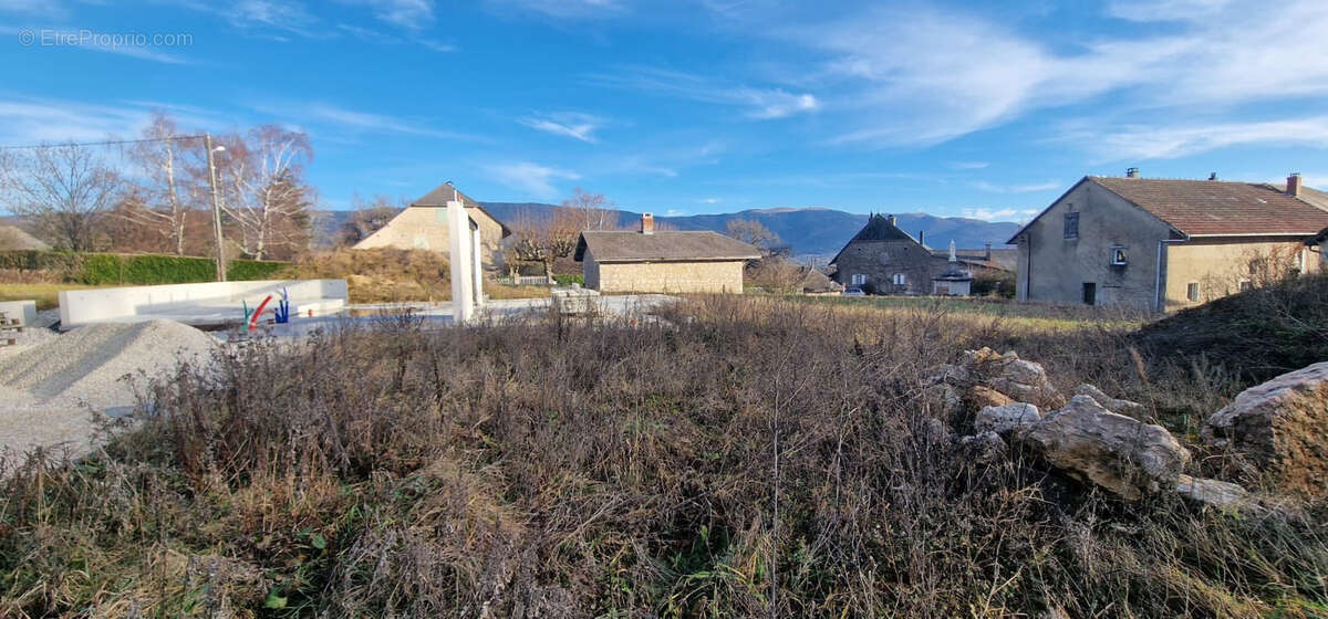 Terrain à LOMPNIEU