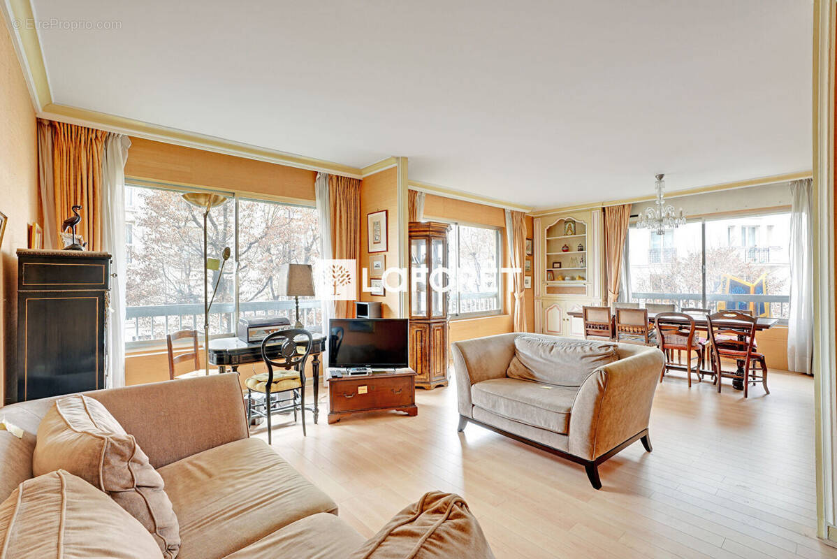Appartement à PARIS-15E