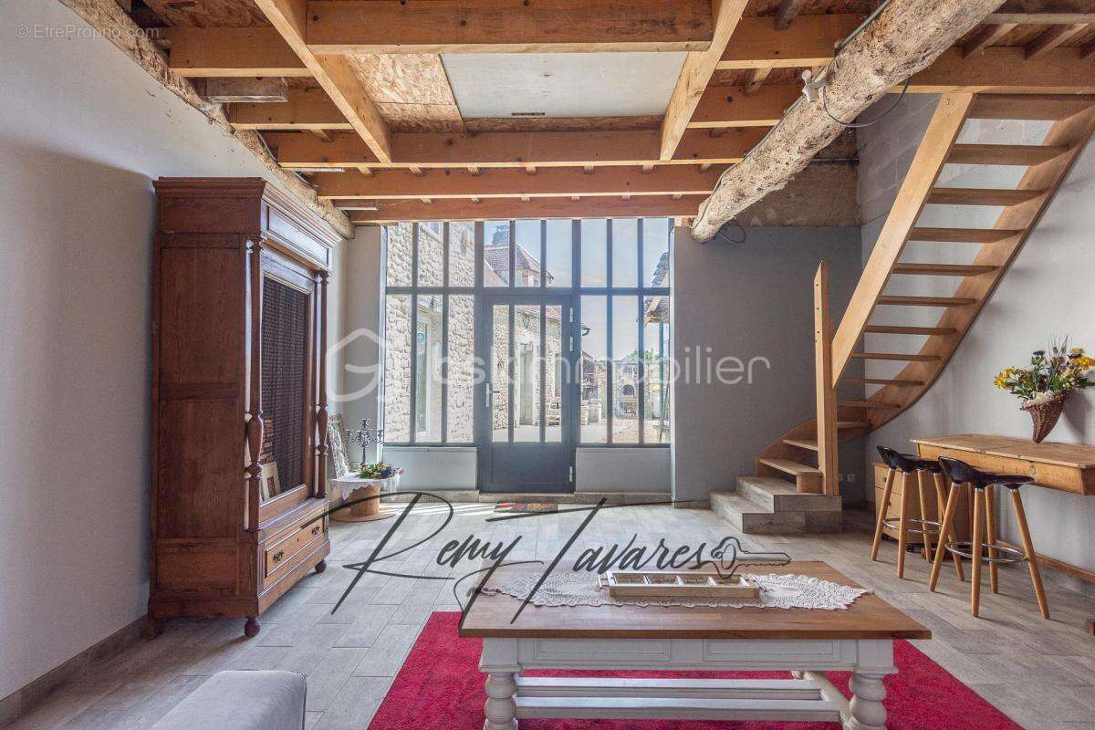 EXCLUSIVITÉ – Magnifique longère du XVIIe siècle à fort potentiel (300 m² et jusqu'à 7 Chambres) – Remauville - photo 3