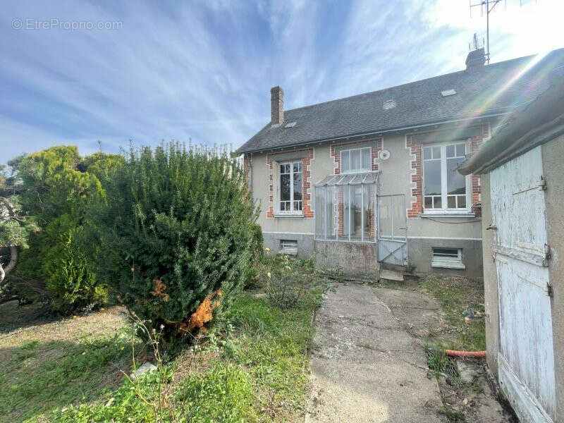 Maison à LA BAZOCHE-GOUET