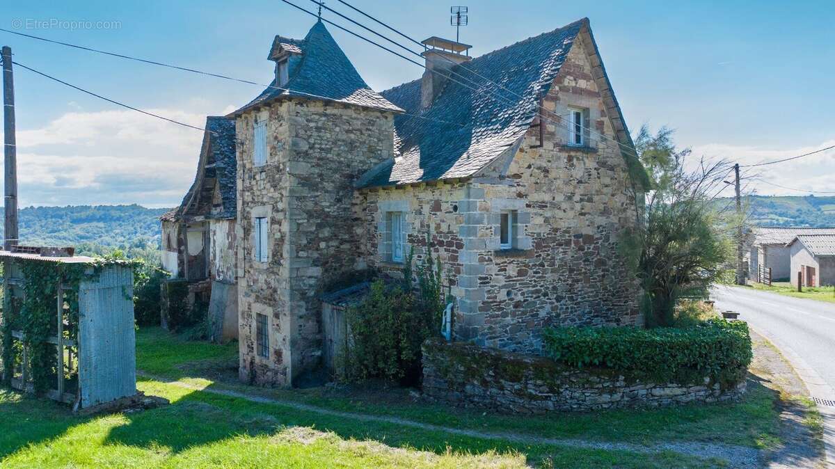 Maison à Rénover de 166 m² + Grange + 100 m² de combles aménageables - photo 5