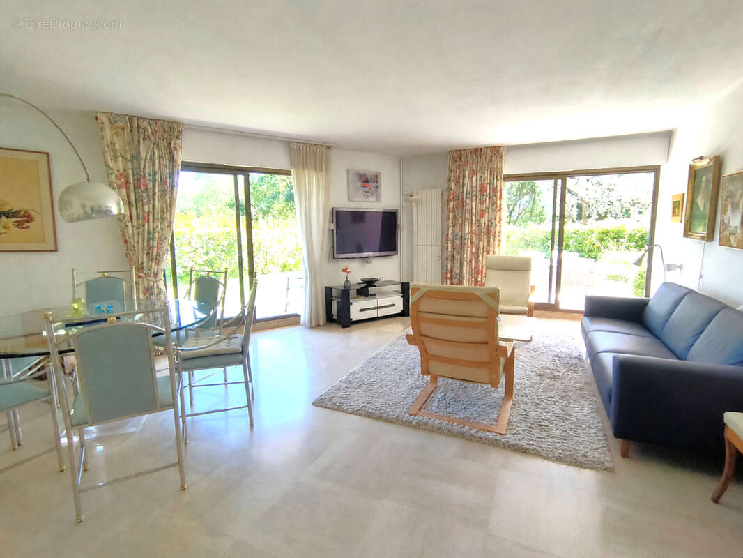 Appartement à MANDELIEU-LA-NAPOULE