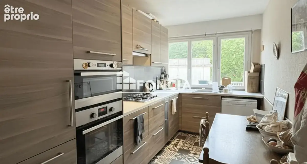 CHARME ET EMPLACEMENT PRIVILÉGIÉ – T4 de 91 m² avec balcon, à proximité du Vieux-Port – Idéal pour votre résidence principale - photo 3