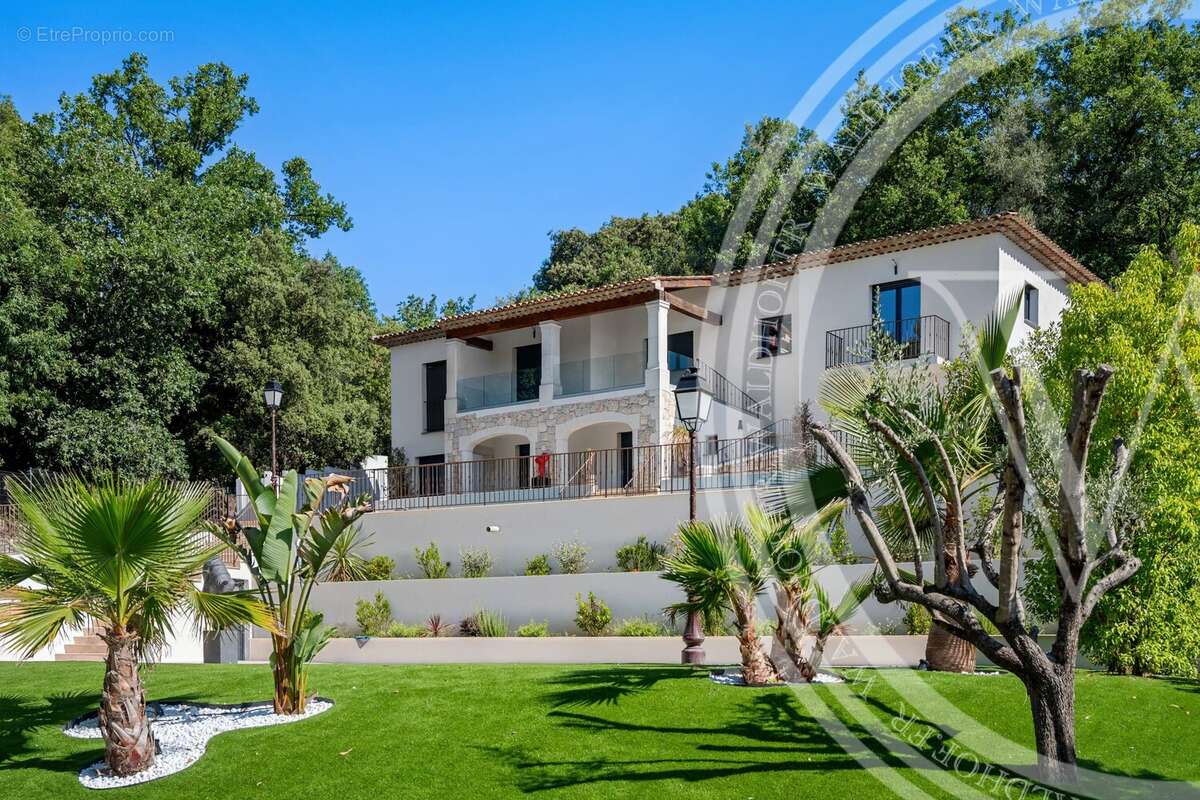 Maison à ROQUEFORT-LES-PINS