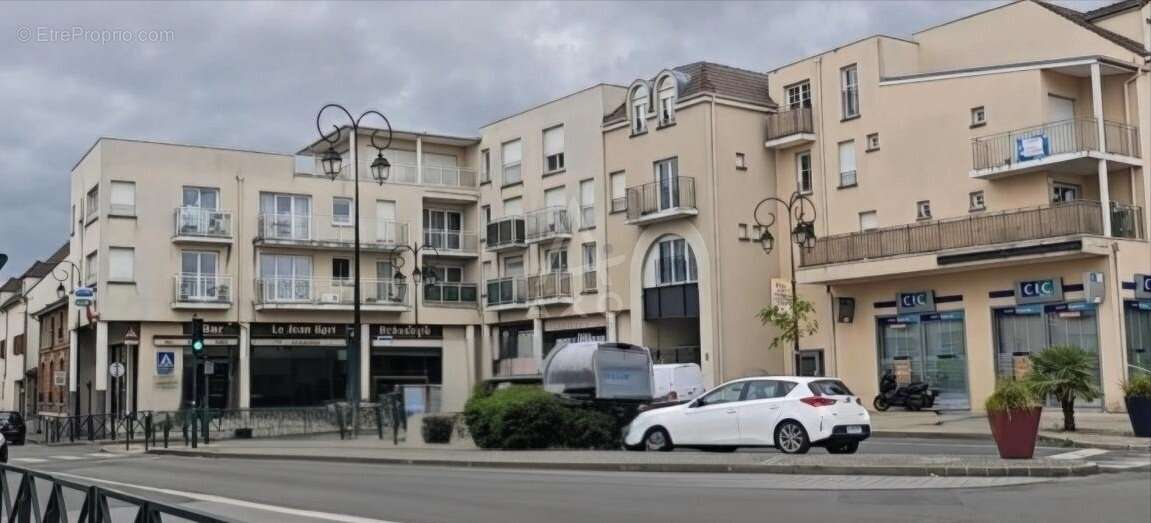 Appartement à EZANVILLE