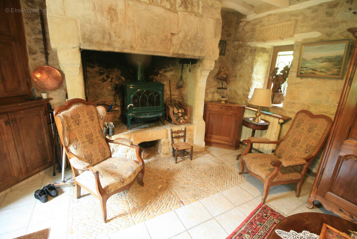 Maison à LA CHAPELLE-AUBAREIL