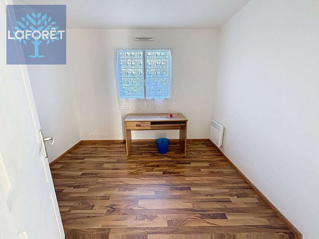 Maison à CHATEAUNEUF-DU-FAOU