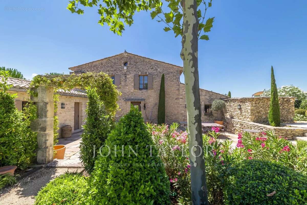 Maison à GORDES