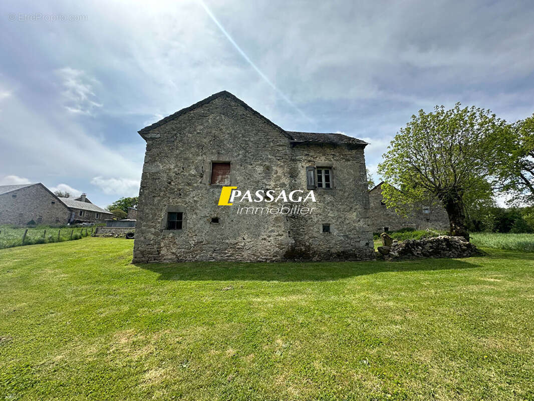 Maison à VEZINS-DE-LEVEZOU