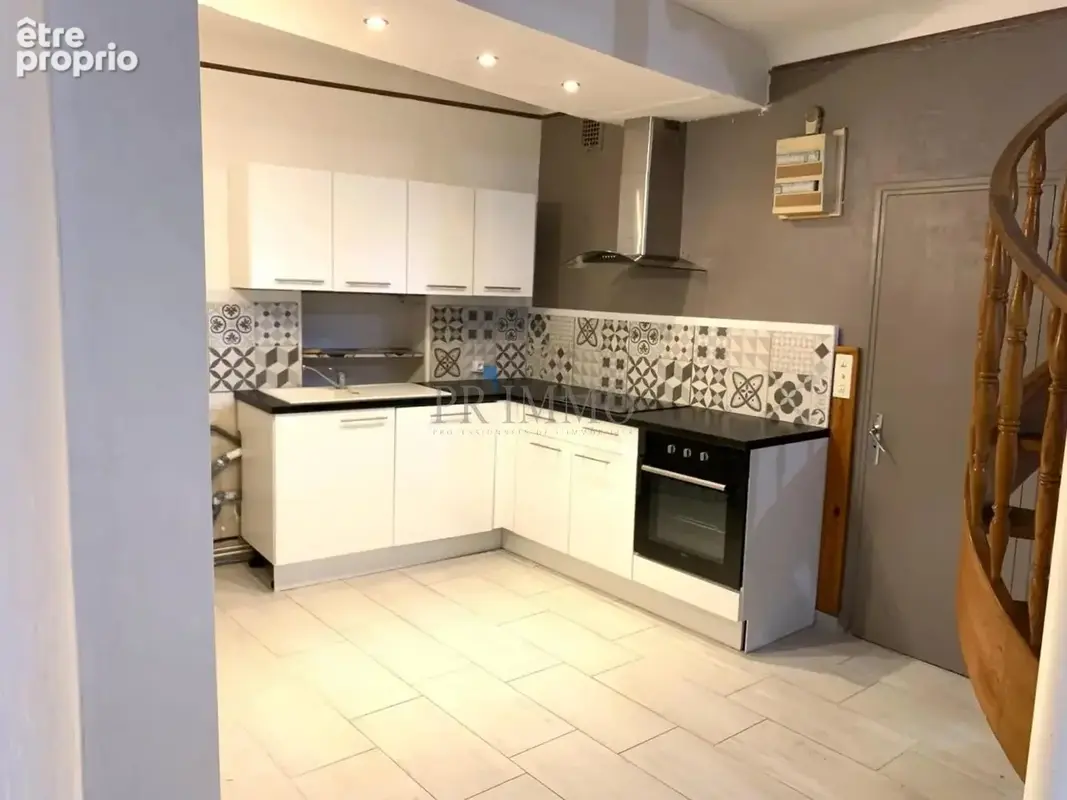 Fréjus Centre appartement T4 en duplex de 63 m2, à rénover, - photo 3
