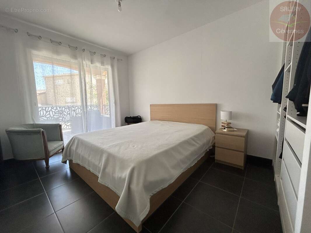 Une maison prête à vivre avec jardin paysager et piscine - photo 4
