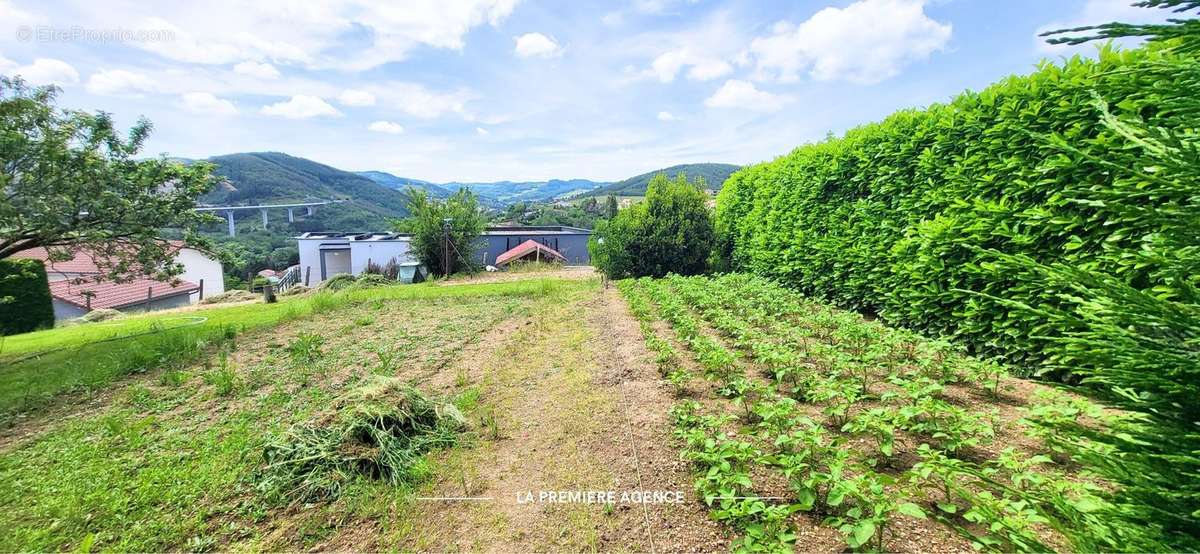 Terrain à PONTCHARRA-SUR-TURDINE
