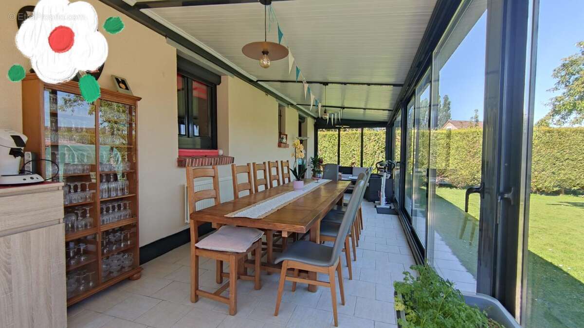 Une maison clé en main avec véranda contemporaine et possibilité de vivre de plain-pied. – 2 garages – Terrain 807 m² – Saint-Ou - photo 14