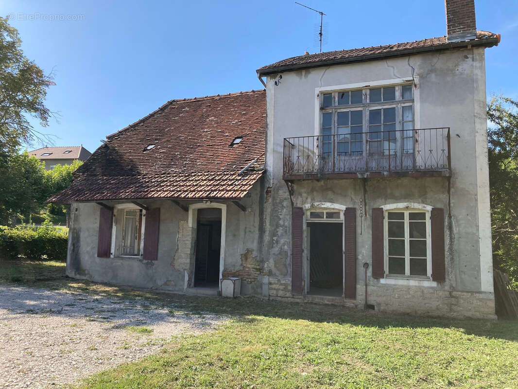 Maison à FRANGY-EN-BRESSE
