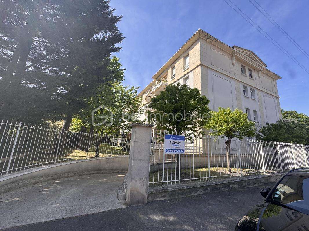 3 pièces de 57 m² avec grand box à Livry-Gargan (limite Le Raincy / Les Pavillons-sous-Bois) - Quartier Bayard - photo 2