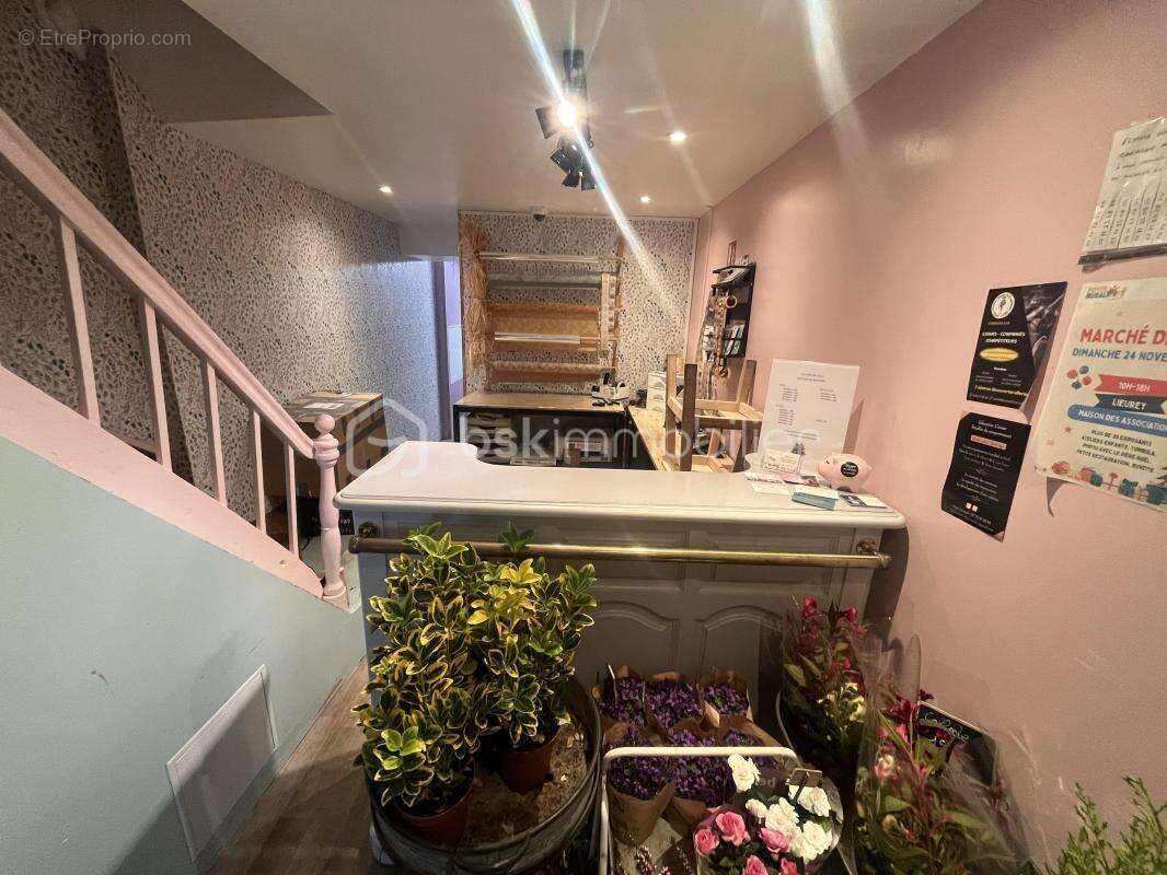 Commerce à CORMEILLES