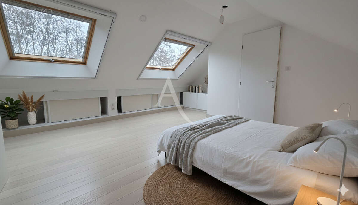 Maison à SAINT-THIBAULT-DES-VIGNES