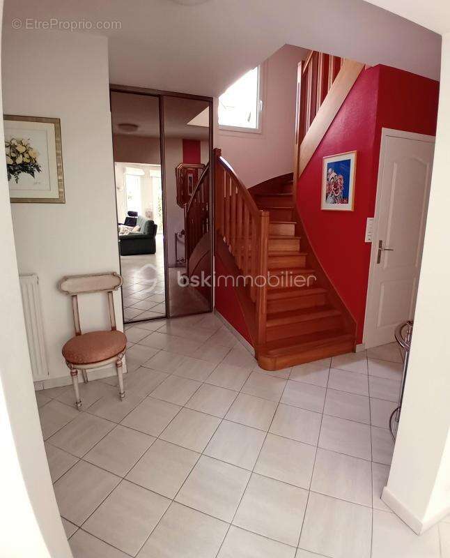 Maison familiale 6 pièces-150 m2-5 chambres-Sous-sol complet enterré-Impasse-Sans mitoyenneté - photo 5