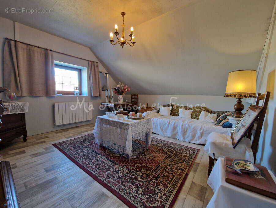 Maison à BELLENAVES