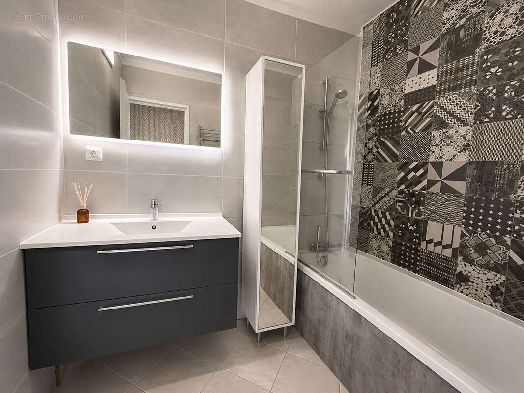 ** (83500) La Seyne SUD ** APPARTEMENT 3 Pièces ** Dernier Etage ** Grande Terrasses ** VUE Dégagée MER **3 pièce(s) 67 m2 - photo 11