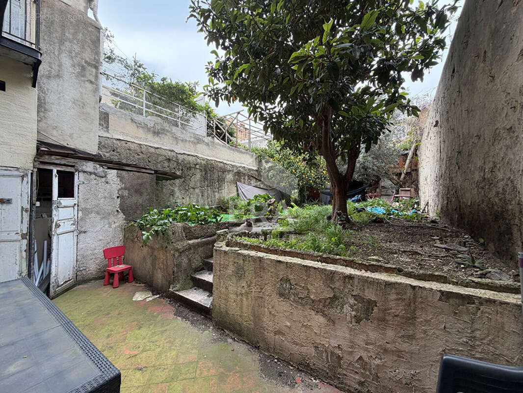 Appartement à MARSEILLE-5E