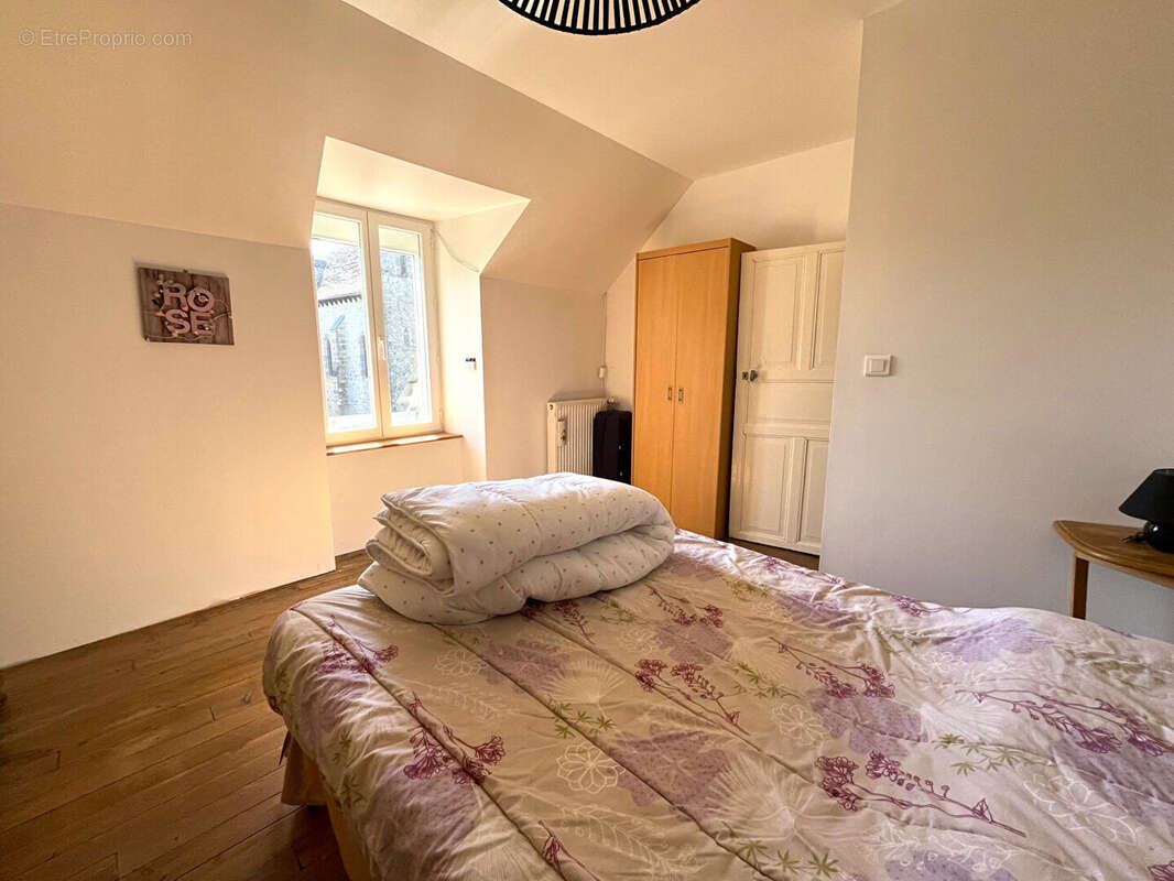 Maison à SAINT-JACQUES-DES-BLATS