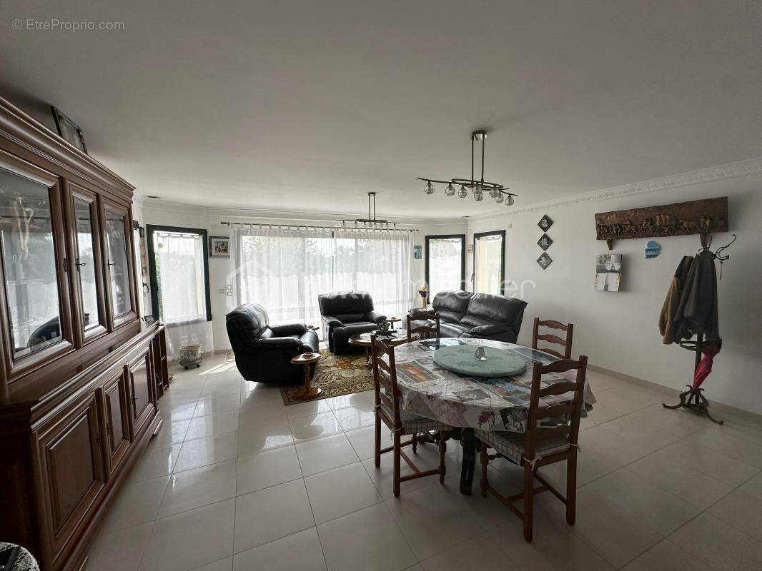 À VENDRE – Plain-Pied Moderne de 101  m² - photo 4