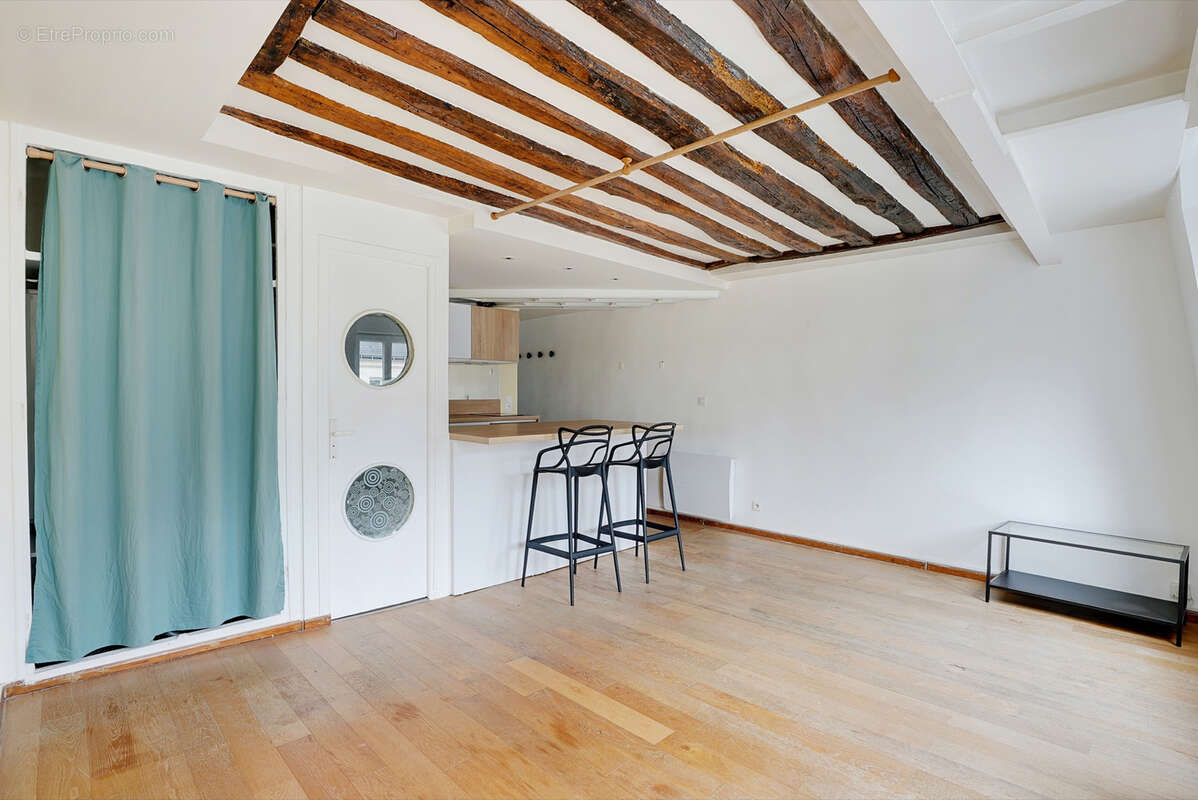 Appartement à PARIS-3E