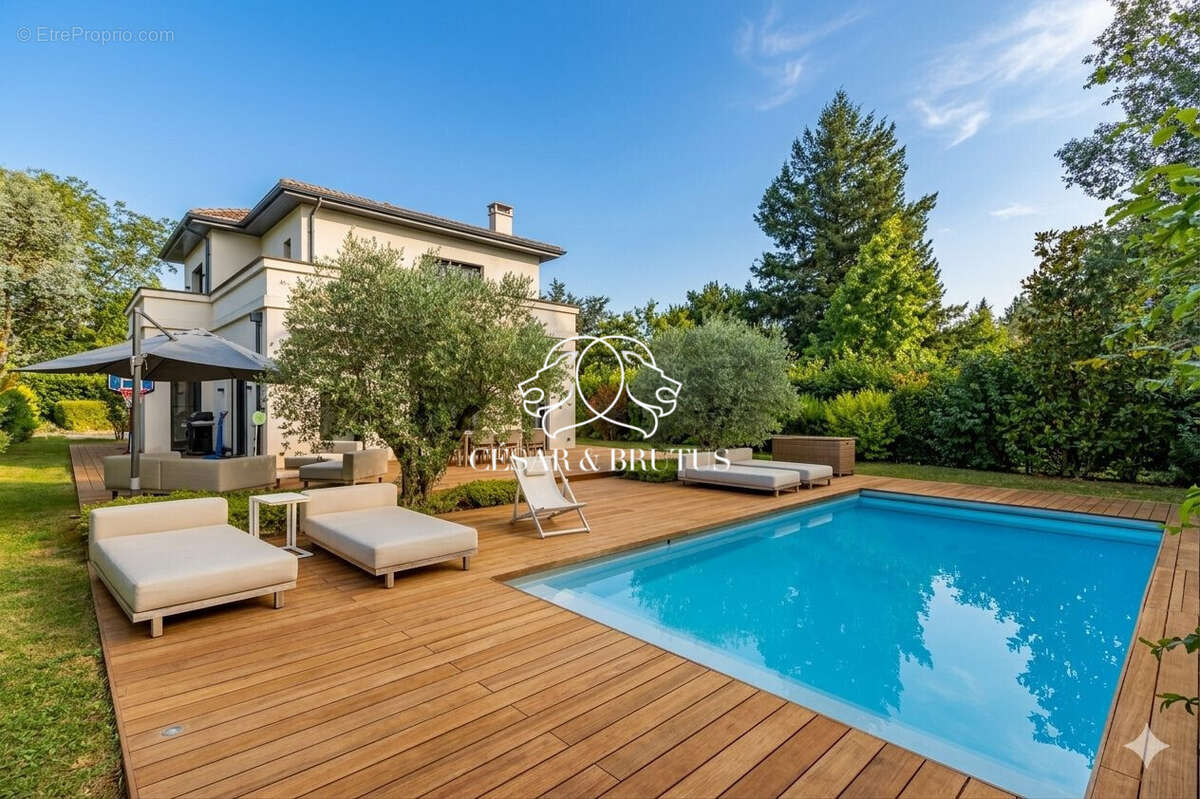 Maison 202 m² à Saint-Didier-Au-Mont-D'or  - photo 2
