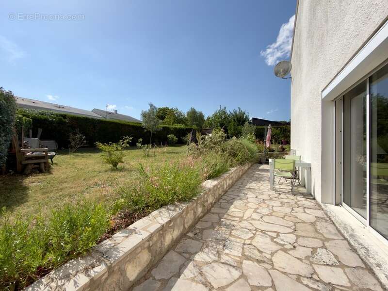 SAUMUR. Quartier Hôpital, Maison jumelée 4 chambres + bureau sur jardin arboré clos - photo 15