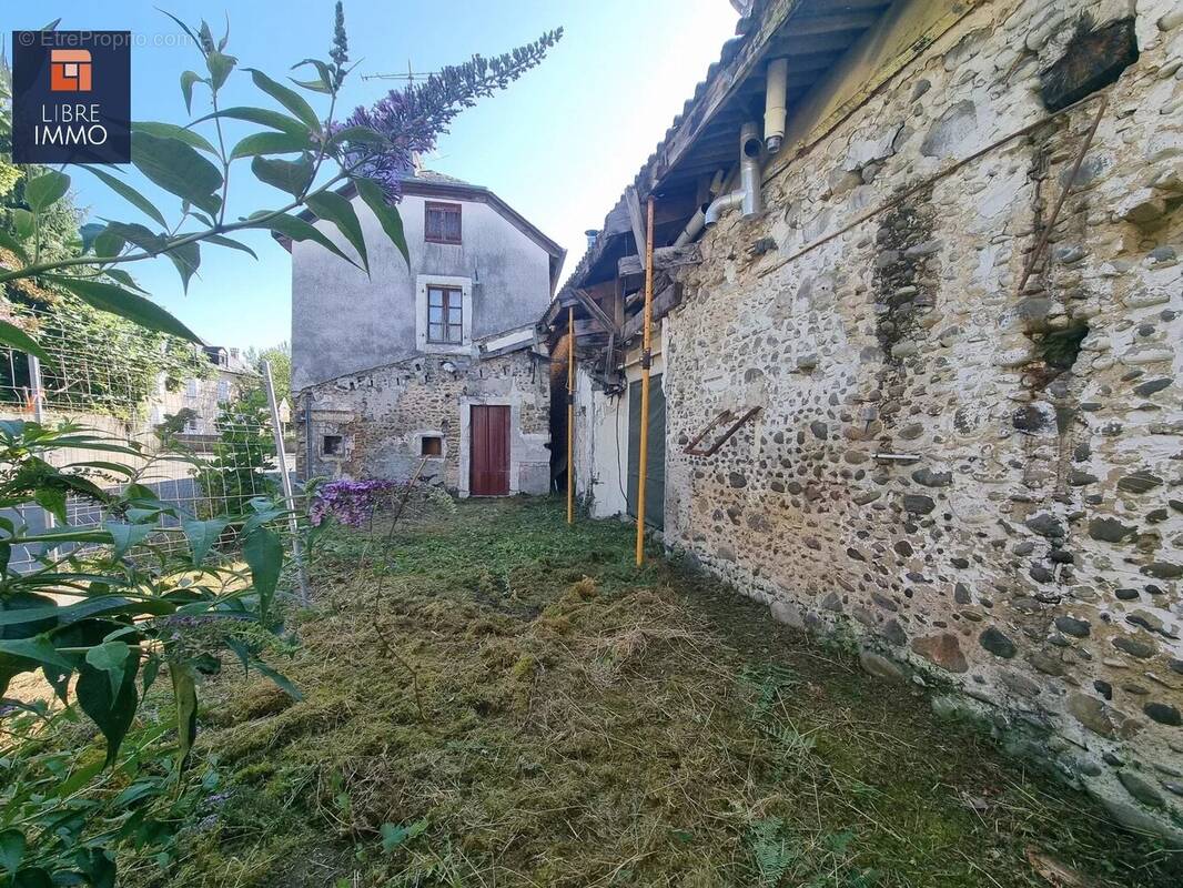 Maison à ARTIGUELOUTAN