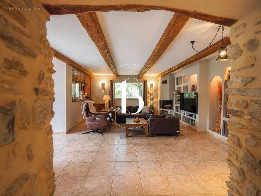 Maison à LAUDUN-L'ARDOISE