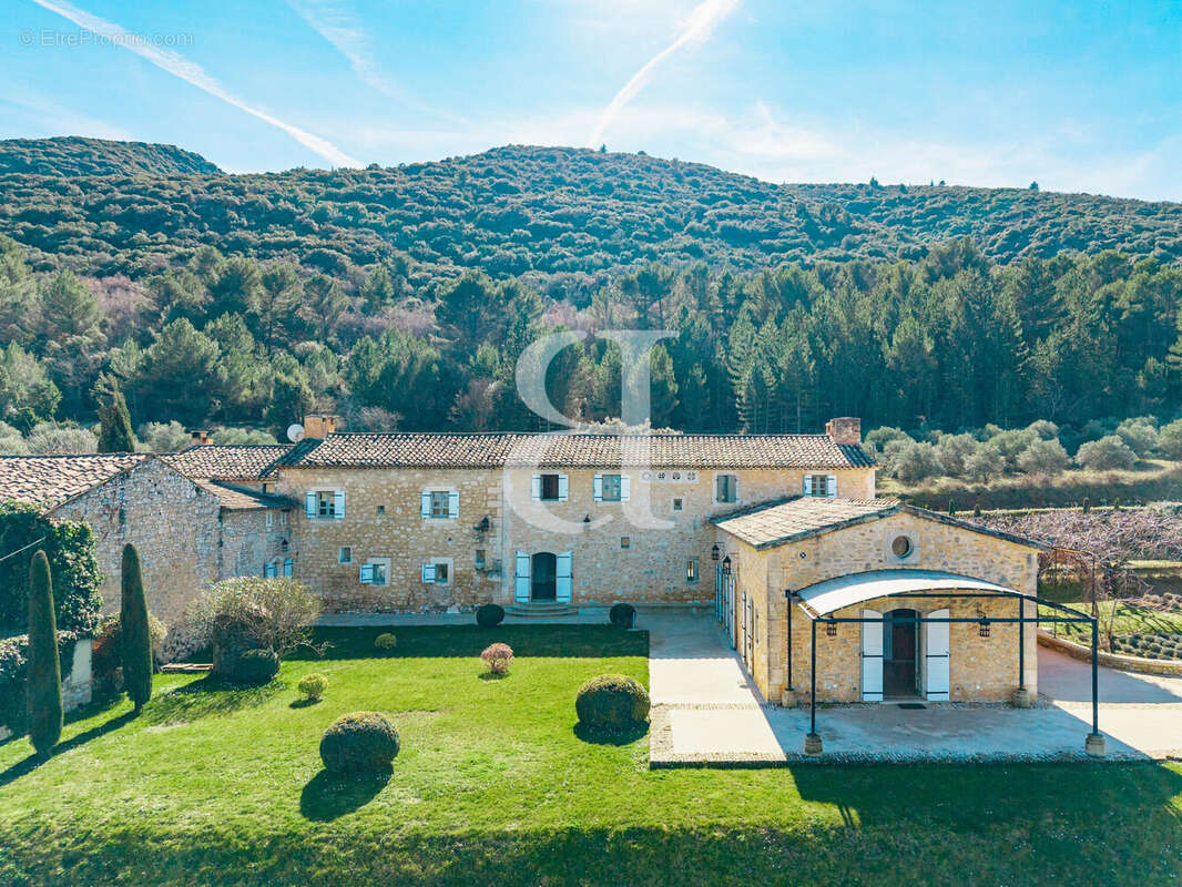 Maison 426 m² à Menerbes  - photo 9