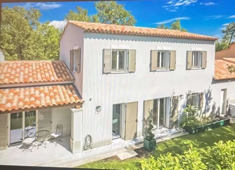 Maison à TOURRETTES