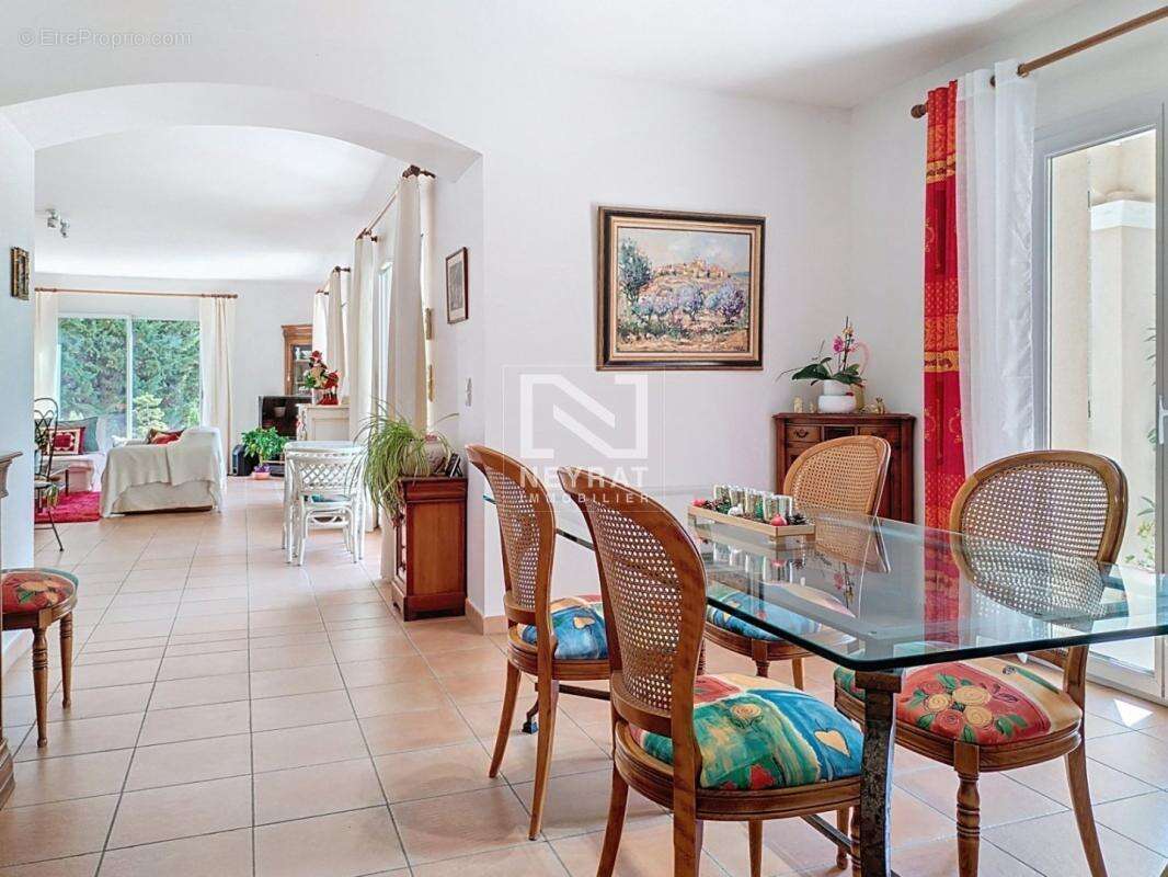 Fayence – Élégante villa provençale avec piscine et jardin plat de 3 000 m² - photo 14
